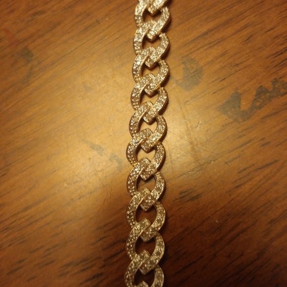 Elegant Silver Bracelet - Picture 3 of 6